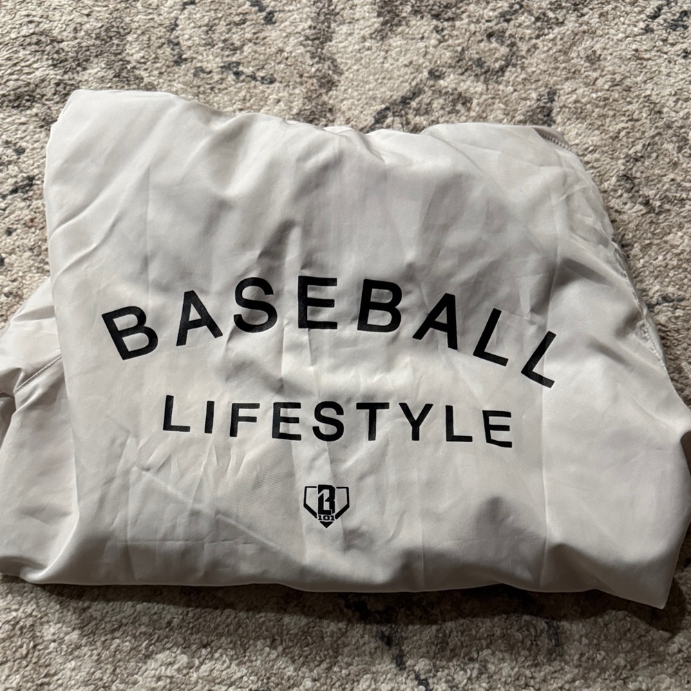 BL101 White Pullover Jacket